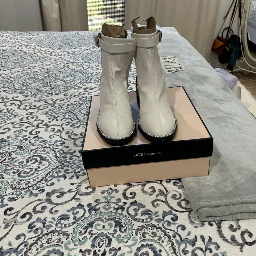 BCBGeneration Cream Ankle Boots with Silver Details - Picture 3 of 4
